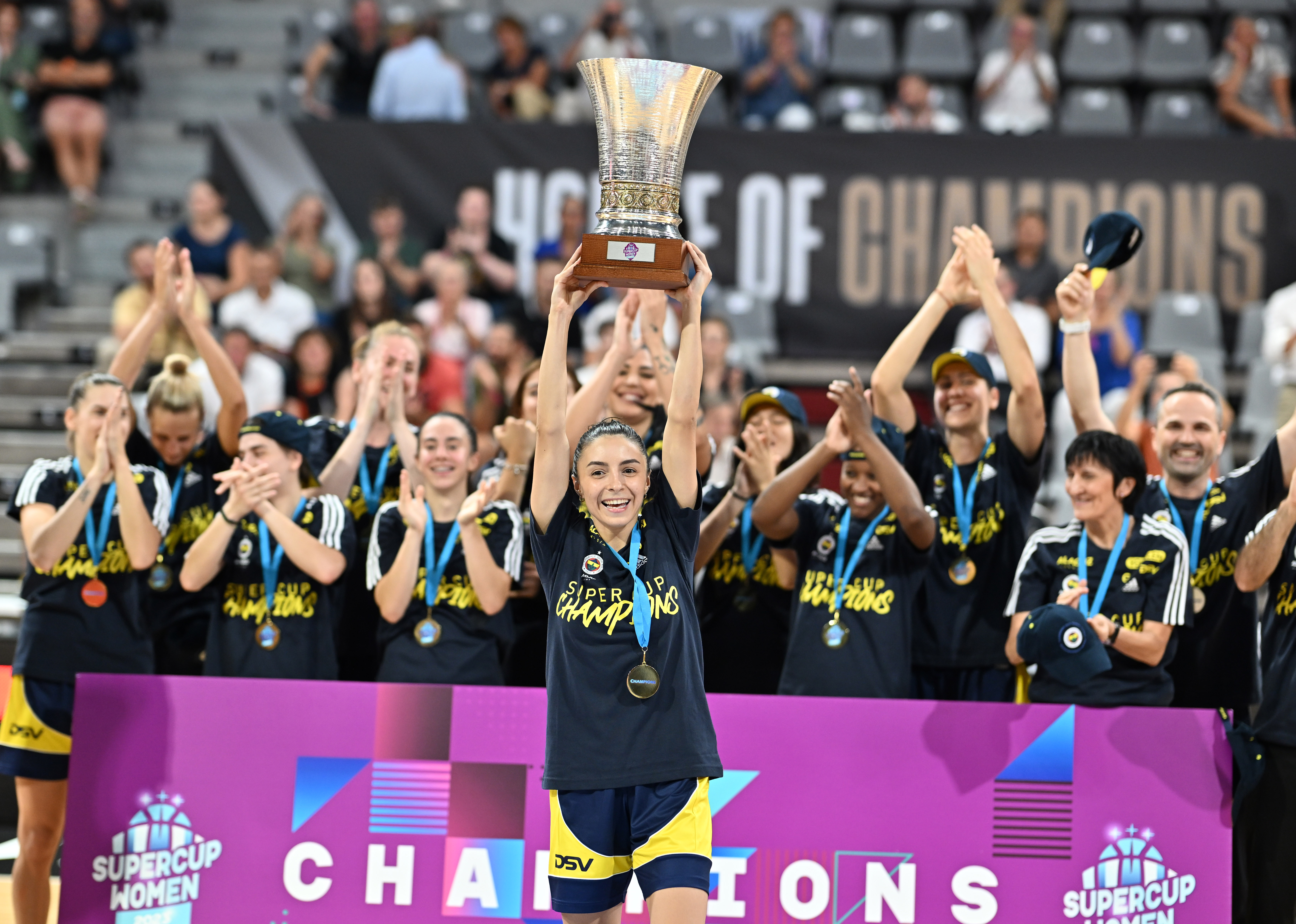 aa-20230928-32267099-32267094-ldlc-asvel-vs-fenerbahce-alagoz-holding-super-cup-women-2023.jpg