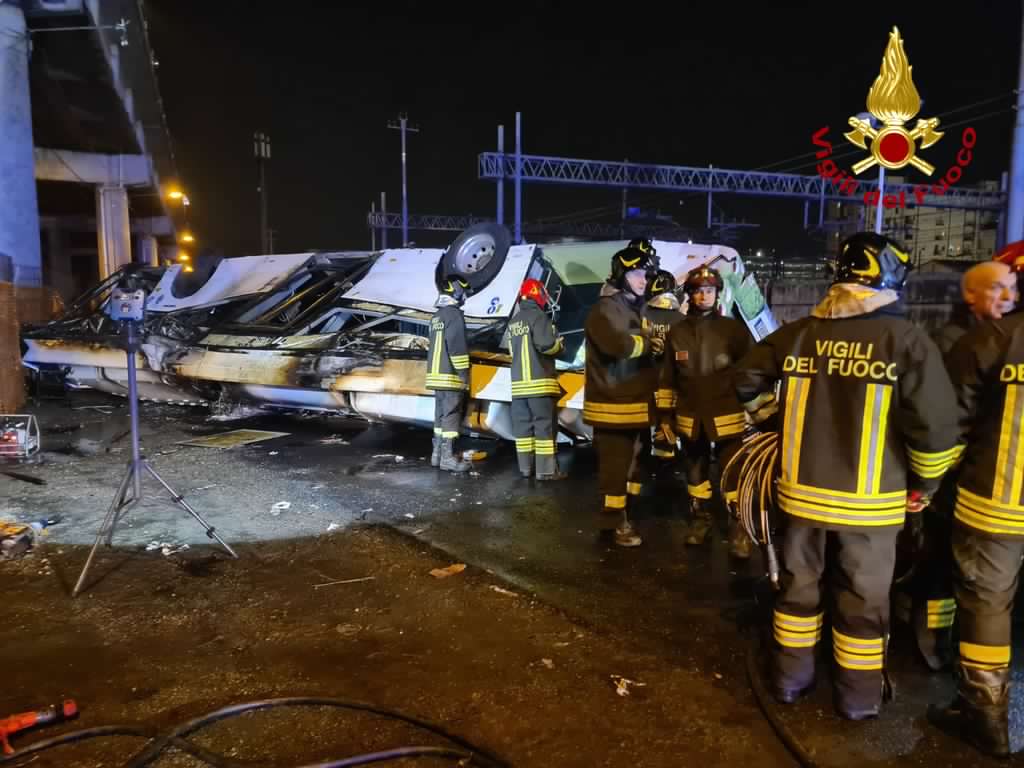 aa-20231003-32304579-32304573-at-least-21-people-die-in-bus-crash-near-venice.jpg