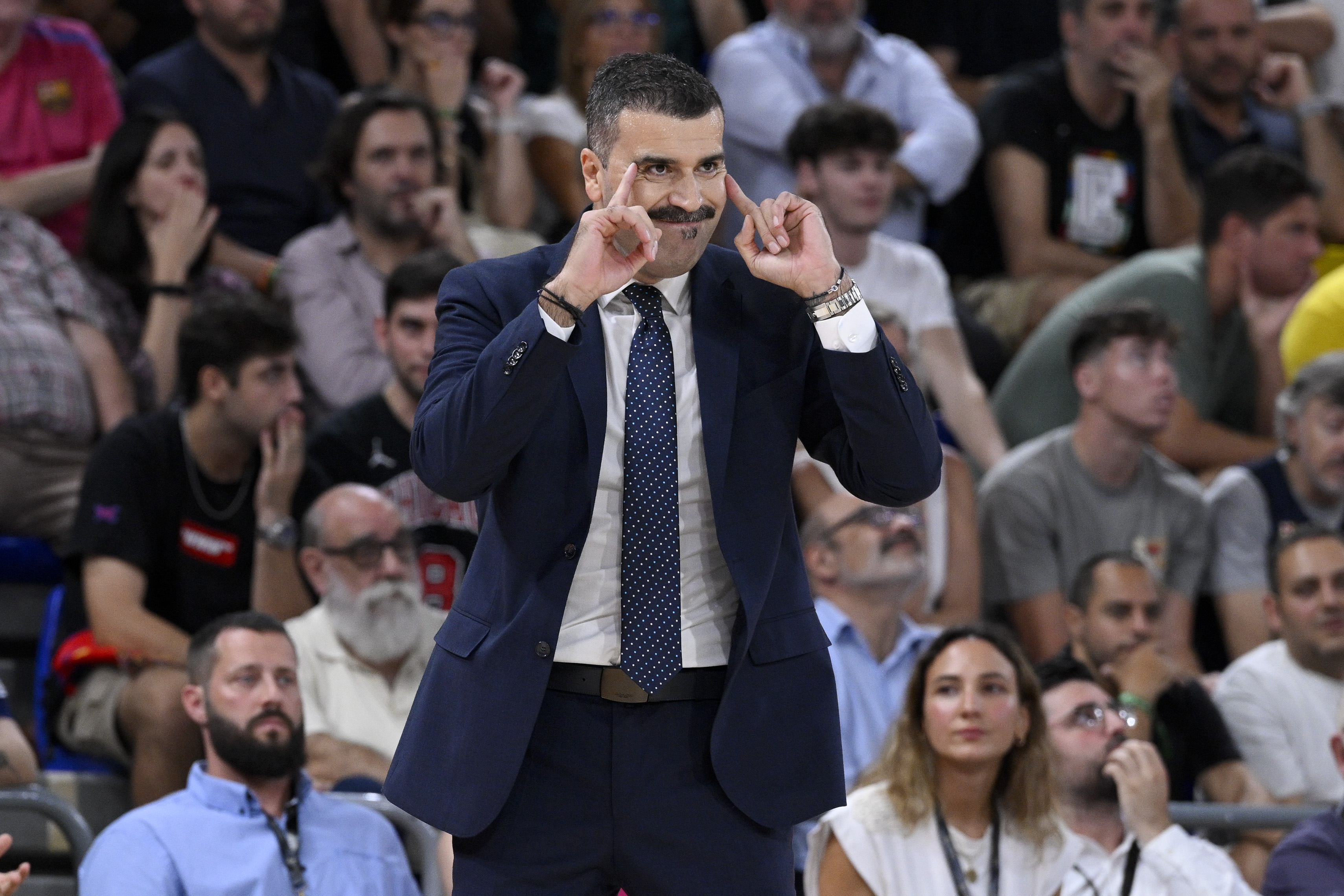 aa-20231005-32321114-32321109-barcelona-anadolu-efes.jpg