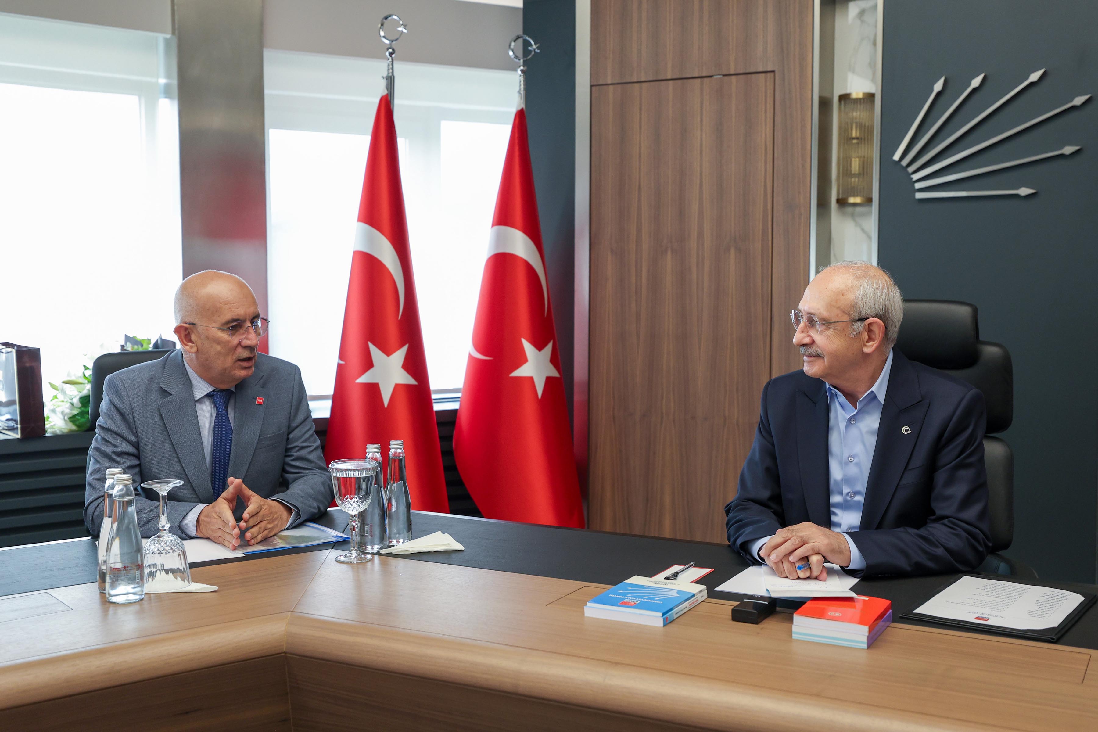 kilicdaroglu-partisinin-ankara-teskilati-ile-gorustu-5828-dhaphoto1.jpg