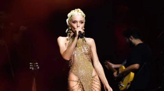 gulsen-ilk-halk-konserini-izmir-de-verecek-1104332-5.webp