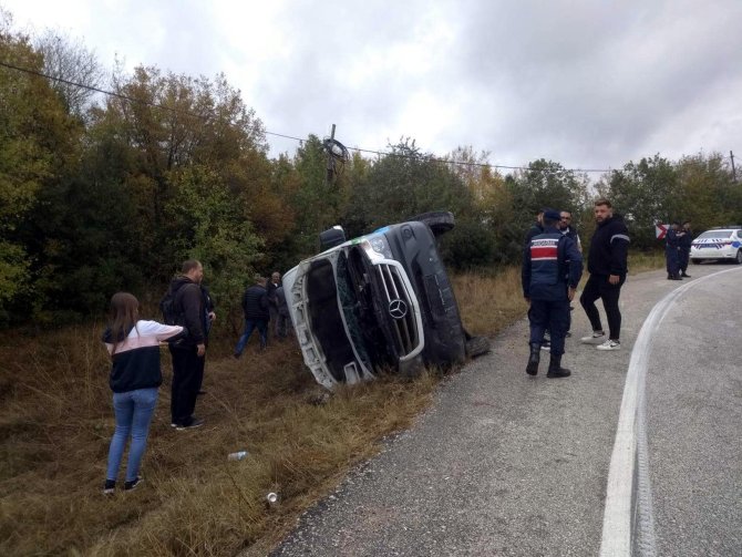 tekirdagda-yolcu-minibusu-devrildi-16-yarali-8364-dhaphoto1.jpg