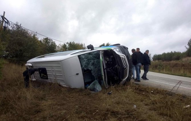 tekirdagda-yolcu-minibusu-devrildi-16-yarali-8364-dhaphoto4.jpg