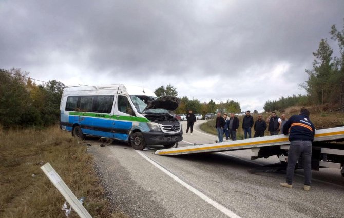 tekirdagda-yolcu-minibusu-devrildi-16-yarali-8364-dhaphoto5.jpg