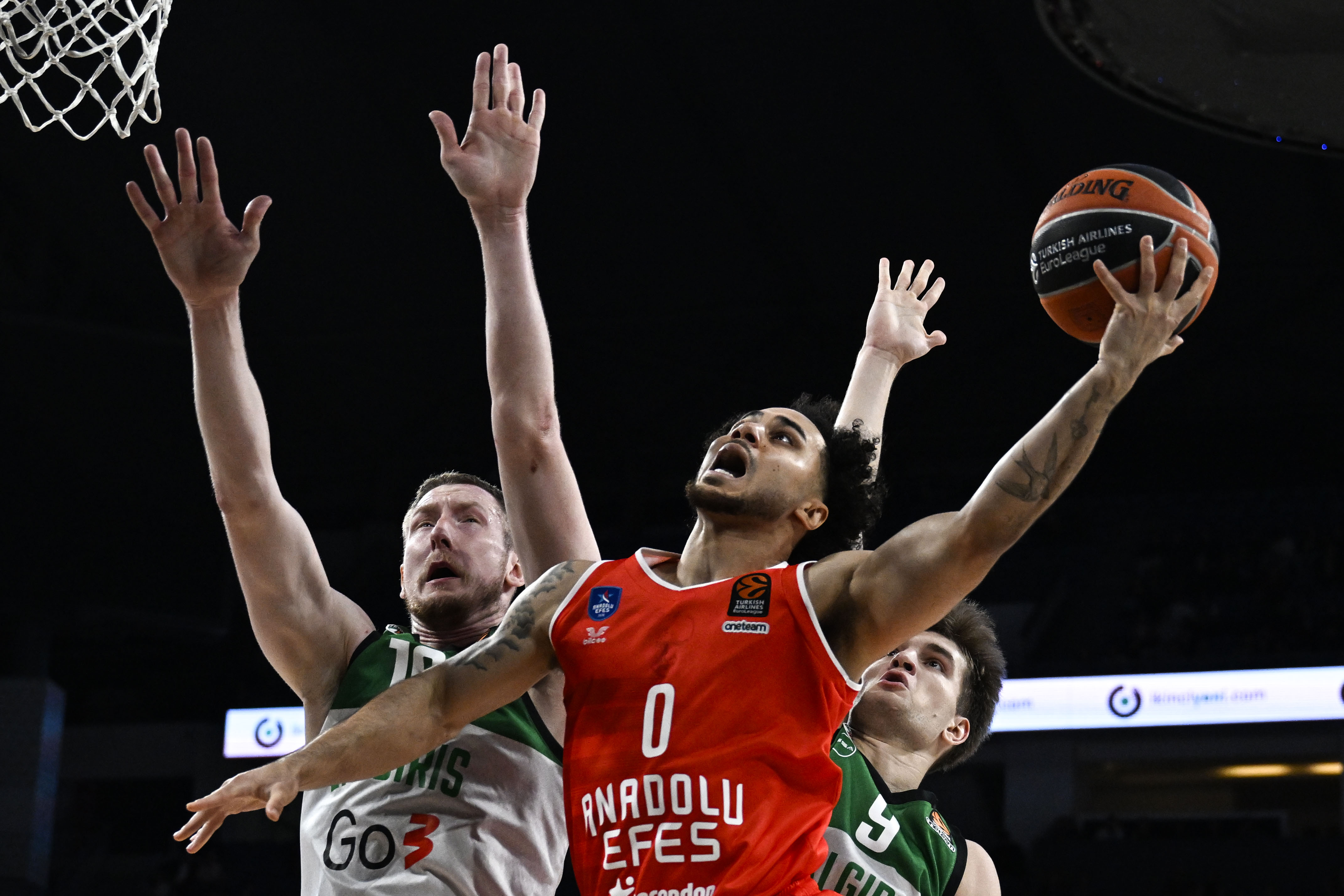 aa-20231109-32770875-32770867-anadolu-efes-zalgiris-kaunas.jpg