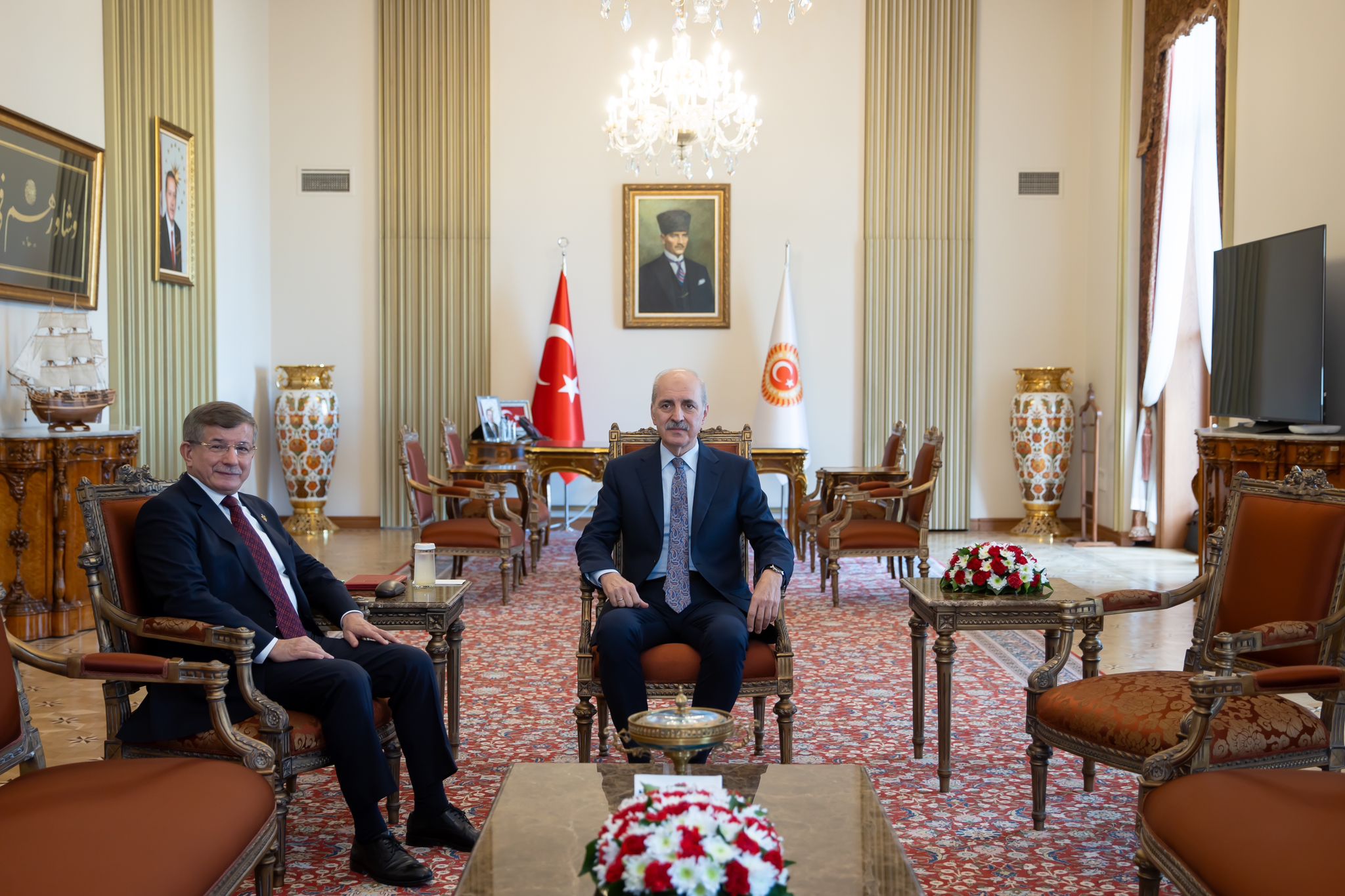 tbmm-baskani-kurtulmus-davutoglunu-kabul-etti-3149-dhaphoto1.jpg