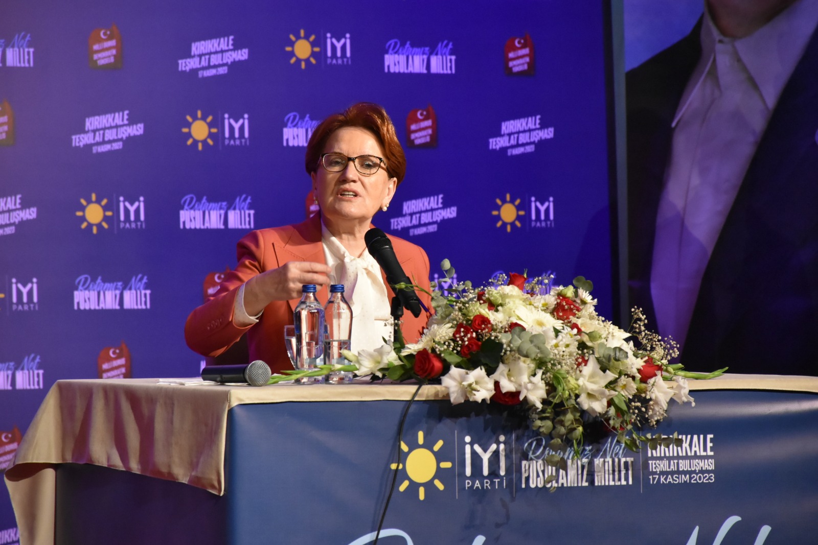 aksener-kim-yaparsa-yapsin-bunun-adi-darbedir-2-6223-dhaphoto1.jpg