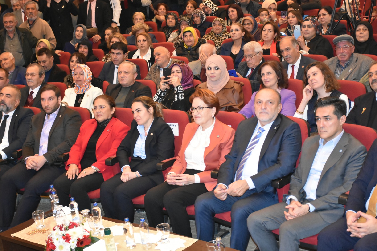 aksener-kim-yaparsa-yapsin-bunun-adi-darbedir-2-6223-dhaphoto5.jpg