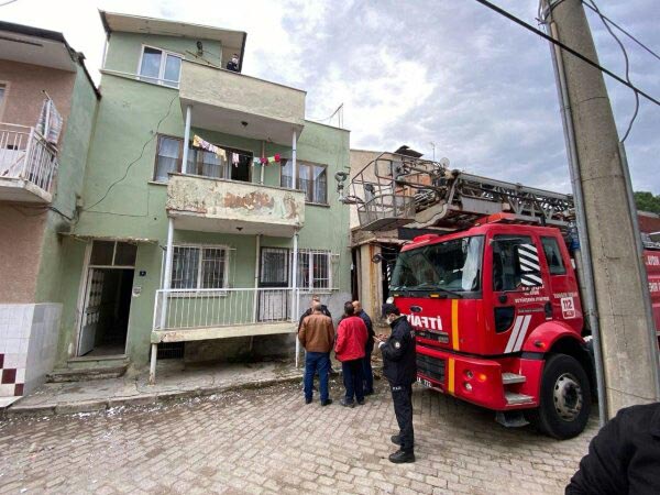 haber-alinamiyordu-elleri-arkadan-bagli-tavana-asili-cesedi-bulundu-4960-dhaphoto4.jpg