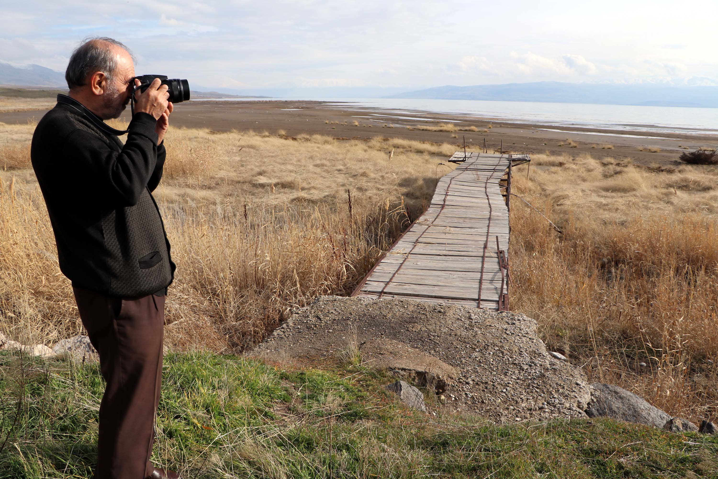 iki-fotograf-karesi-van-golundeki-cekilmeyi-gozler-onune-serdi-4741-dhaphoto5.jpg