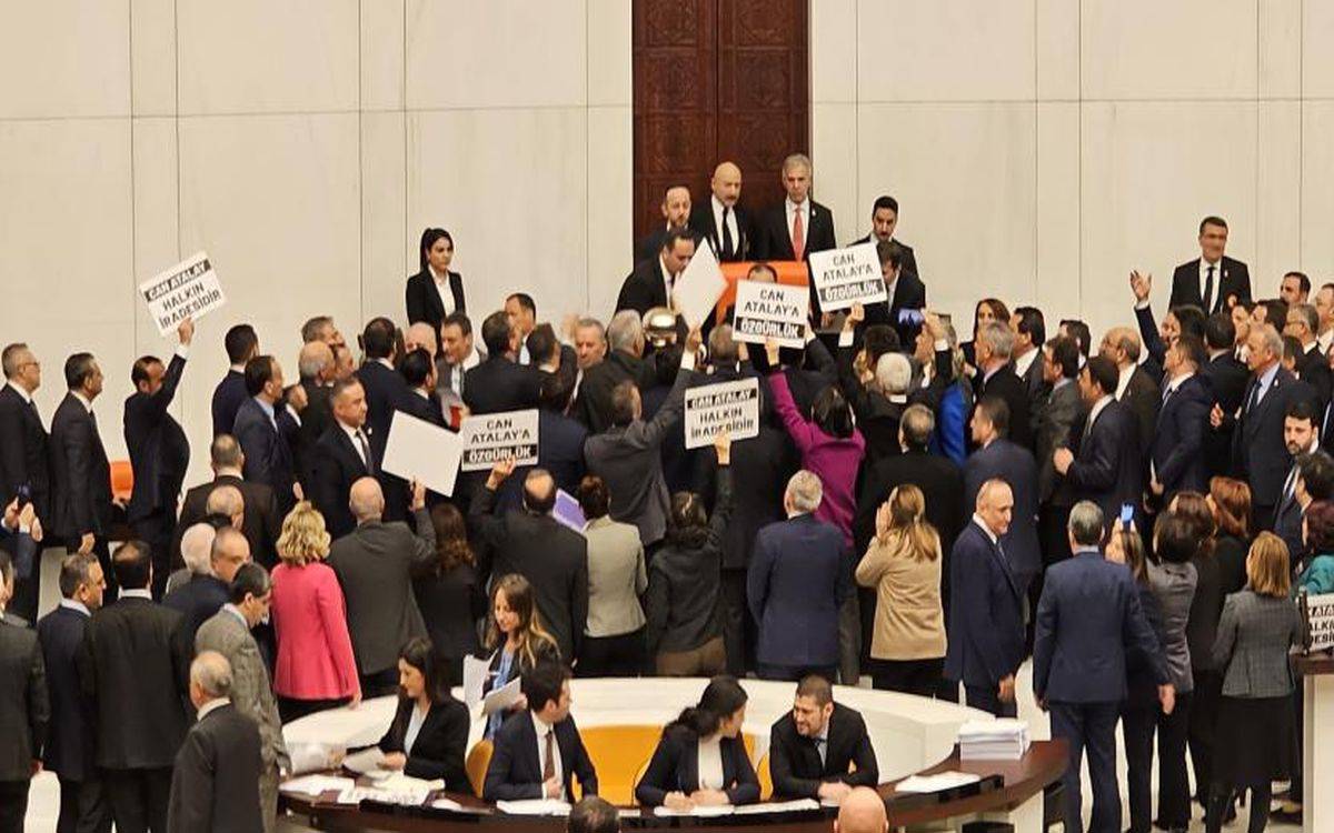 yargitay-karari-meclis-te-okundu-can-atalay-in-milletvekilligi-dusuruldu.jpg