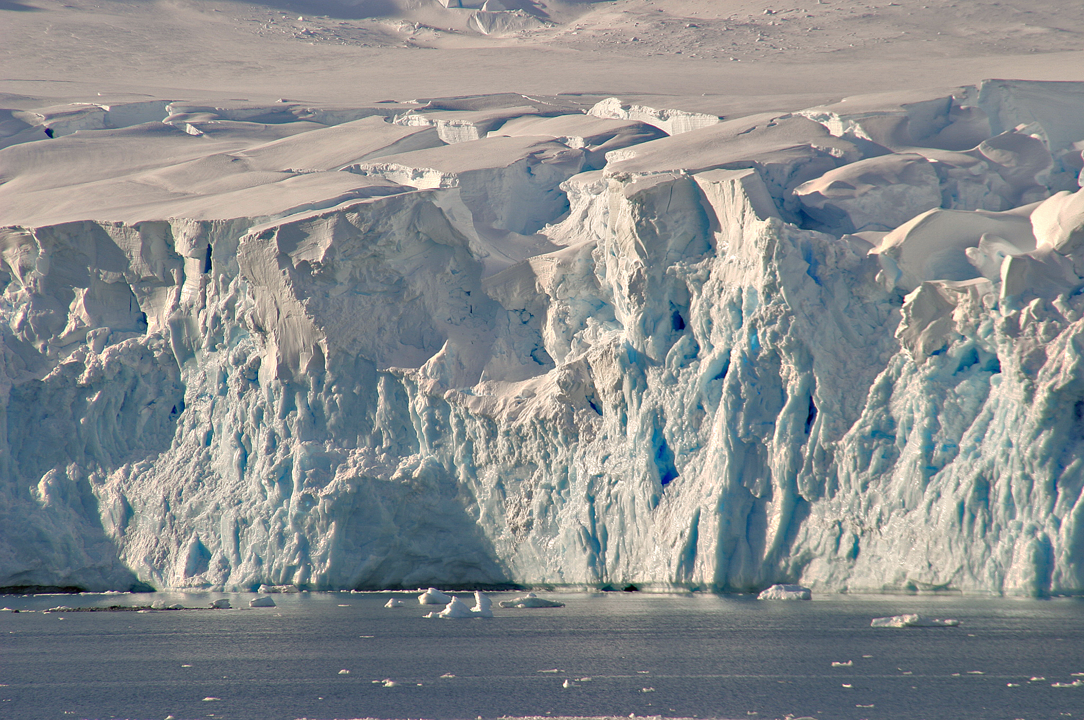 00-0244-lemaire-channel-west-antarctica.jpg