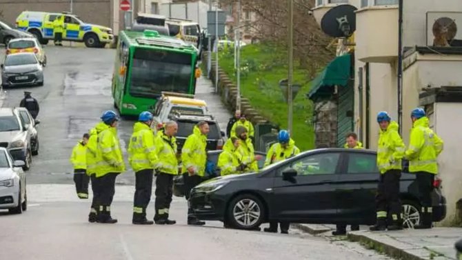 ingilterede-bomba-alarmi-binlerce-kisi-tahliye-edildi-enc6.webp