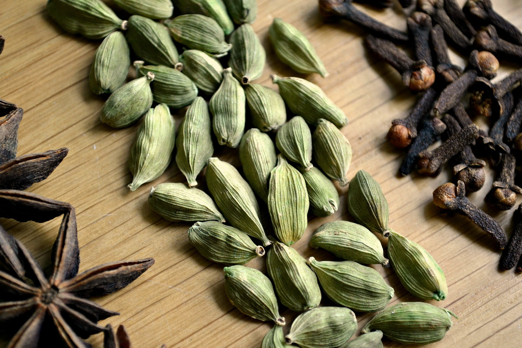 1318453-2172x1448-desktop-hd-cardamom-background-image.jpg