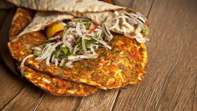 lahmacun-shutterstock-200874299.webp