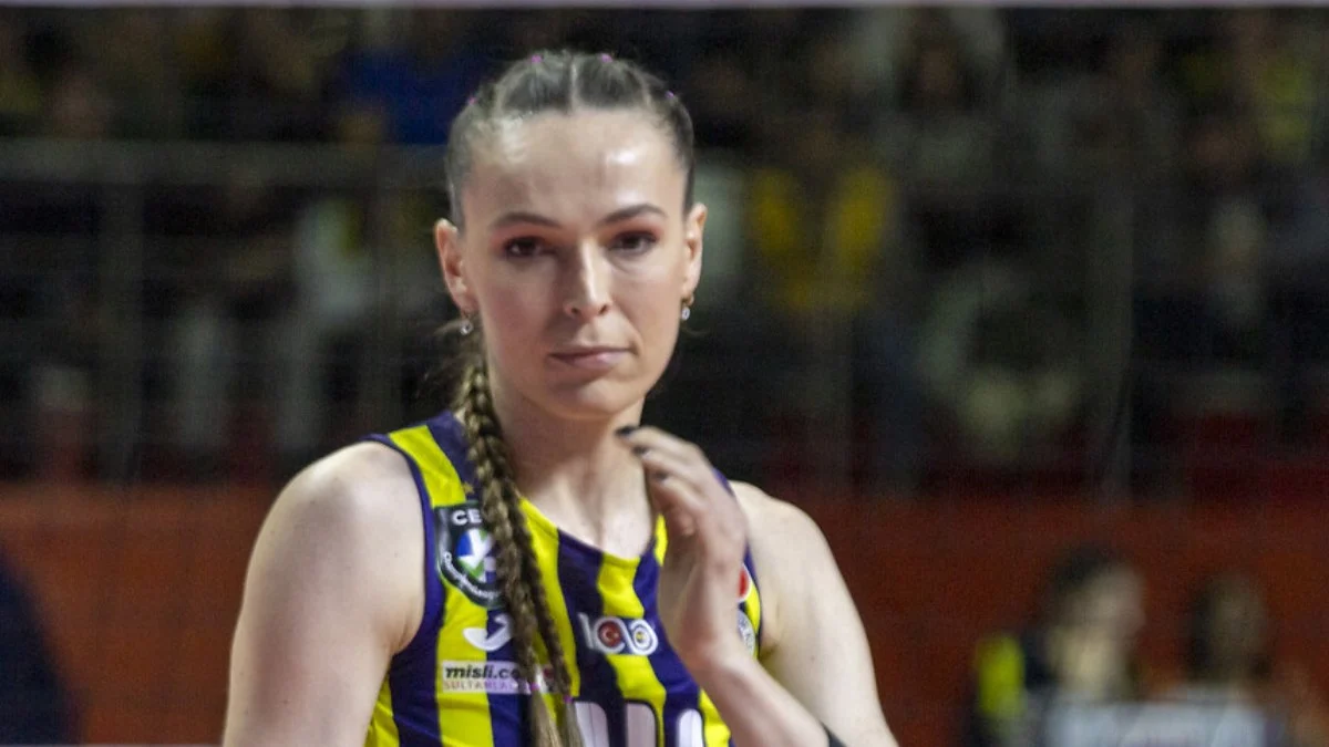 fenerbahce-eda-erdem-dundarin-heykelini-dikecek-c330b342-w1200xh675.webp