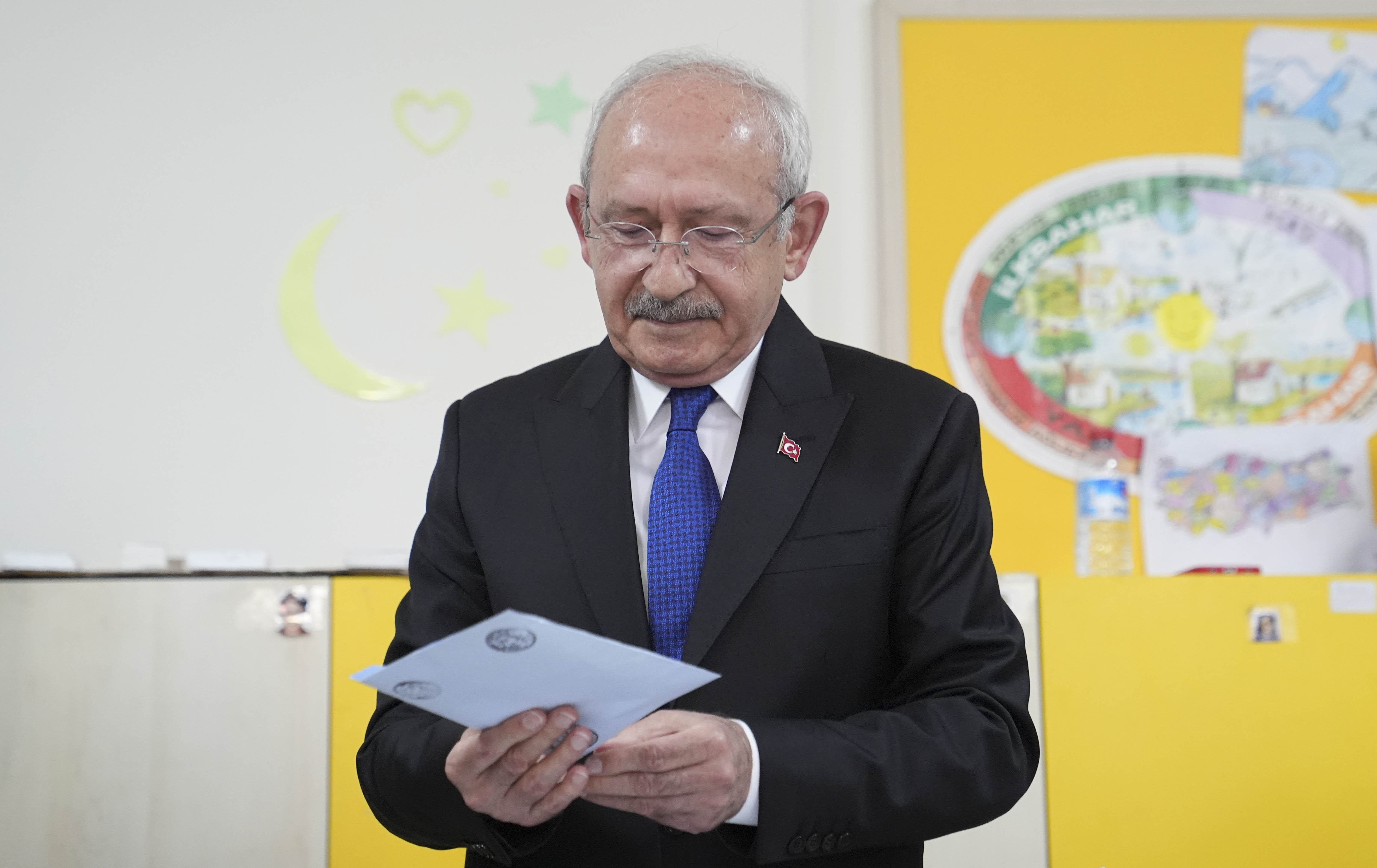 aa-20240331-34145500-34145495-former-leader-of-republican-peoples-party-chp-kemal-kilicdaroglu-votes-in-ankara.jpg