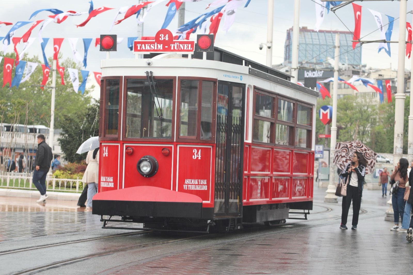 aa-20240421-34329619-34329614-istiklal-caddesinde-bataryali-tramvaylar-hizmet-verecek.jpg