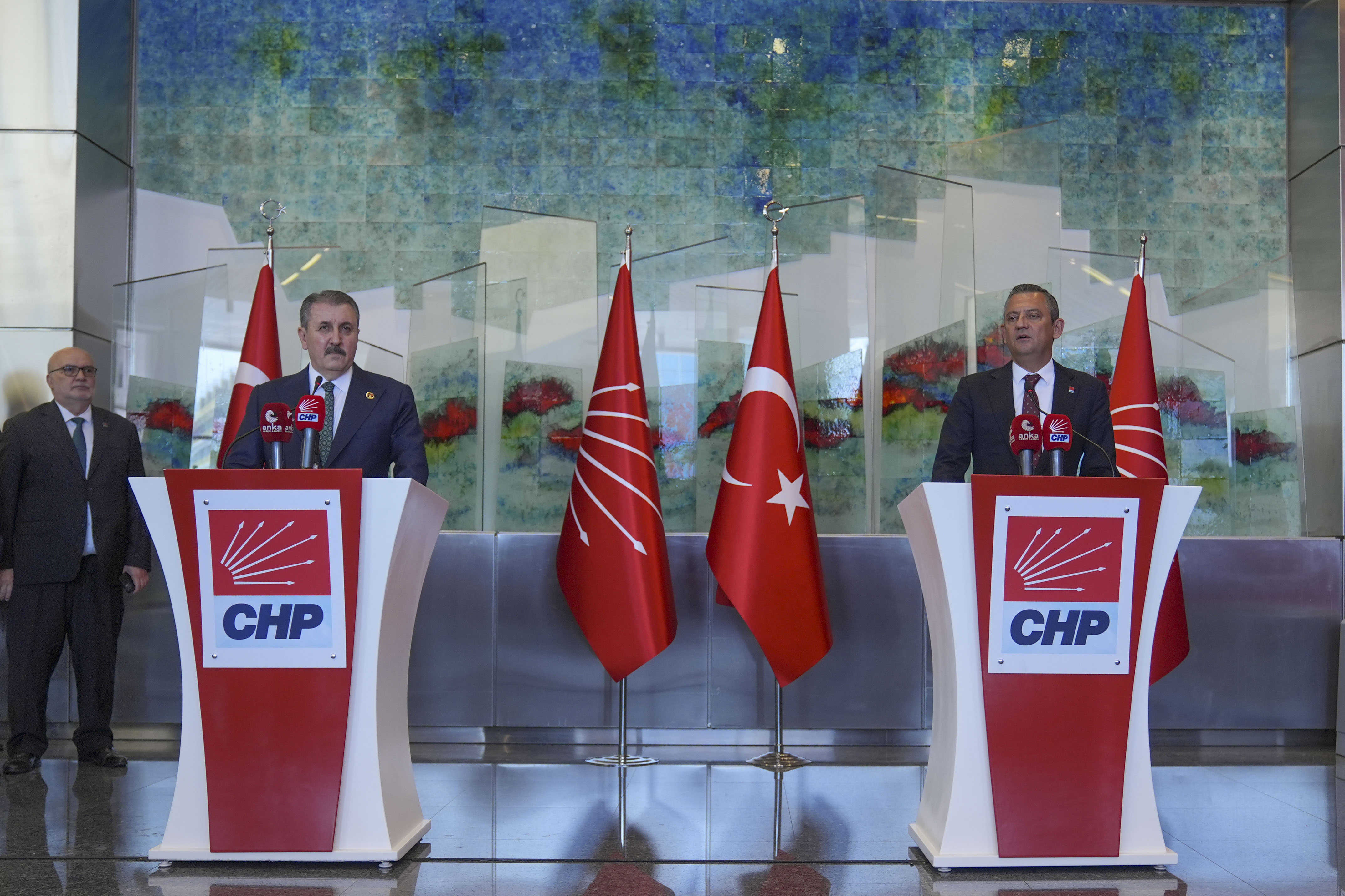 aa-20240523-34656136-34656123-chp-genel-baskani-ozel-bbp-genel-baskani-destici-ile-gorustu.jpg