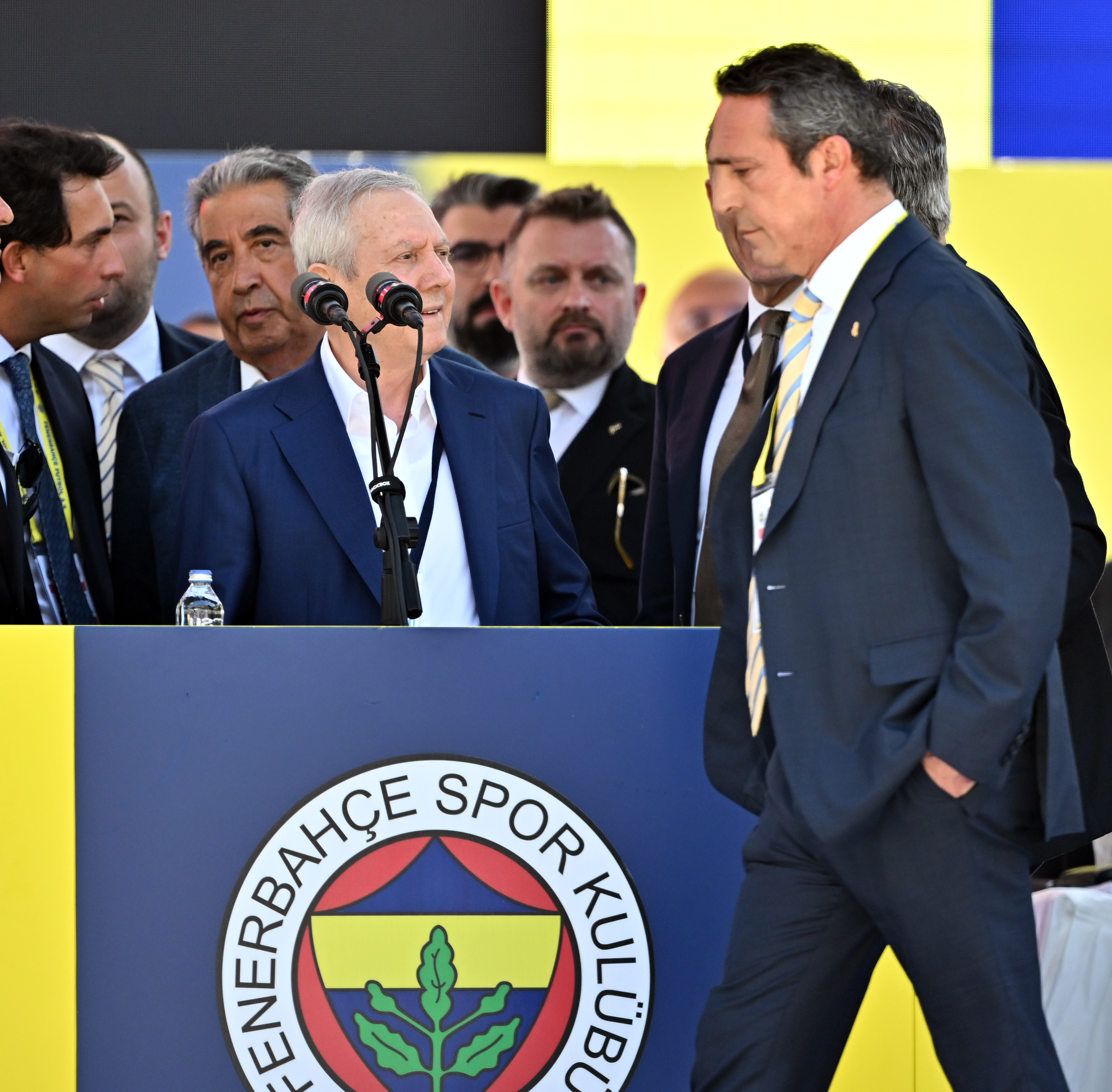 aa-20240608-34813607-34813604-fenerbahce-kulubunun-kongresinde-gerginlik.jpg