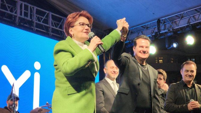 iyi-parti-adayi-hakan-peker-ile-aksener-konserde-bulustu.jpg