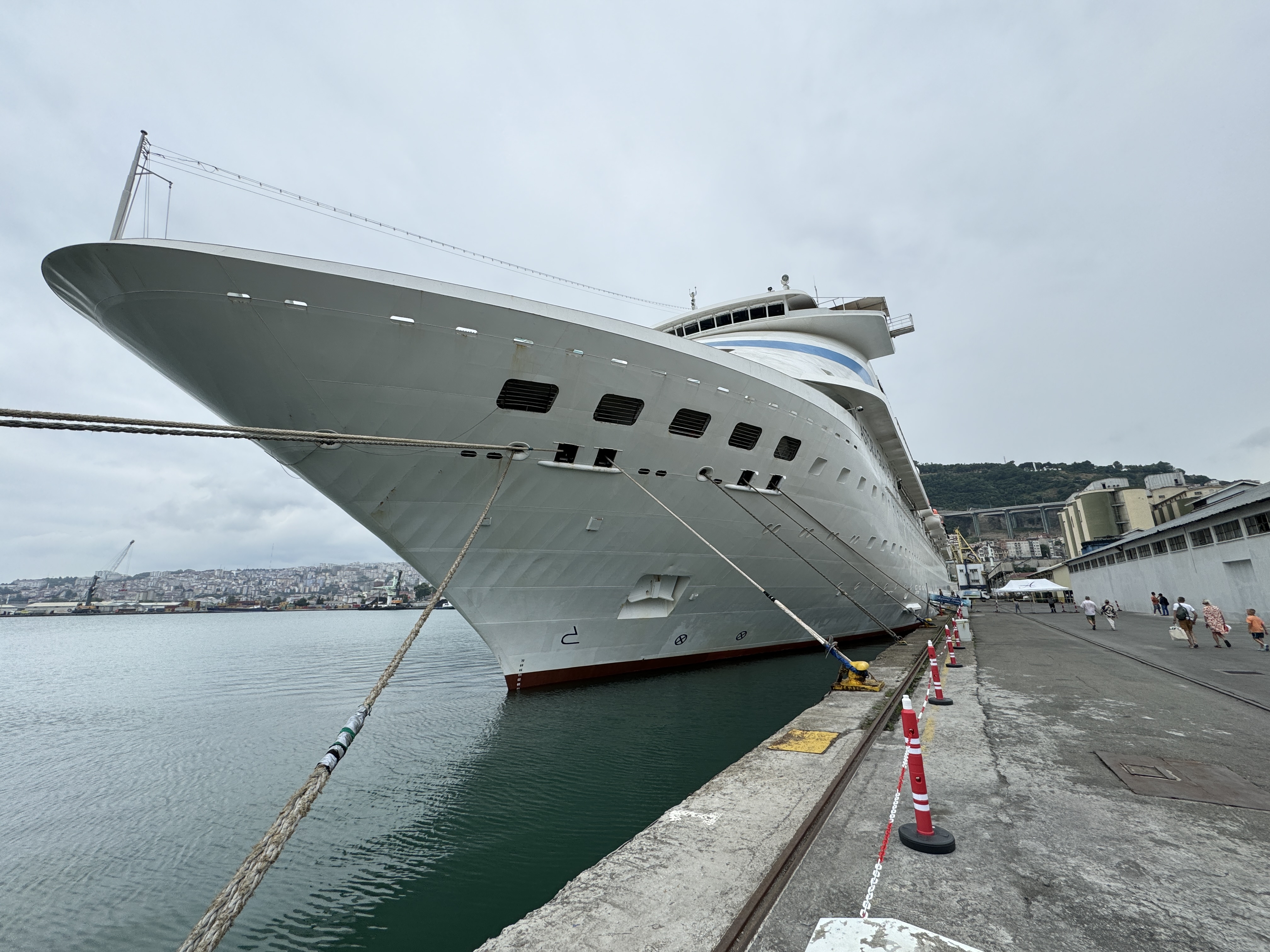 aa-20240705-35061001-35061000-astoria-grande-kruvaziyeri-995-yolcusuyla-trabzona-geldi.jpg