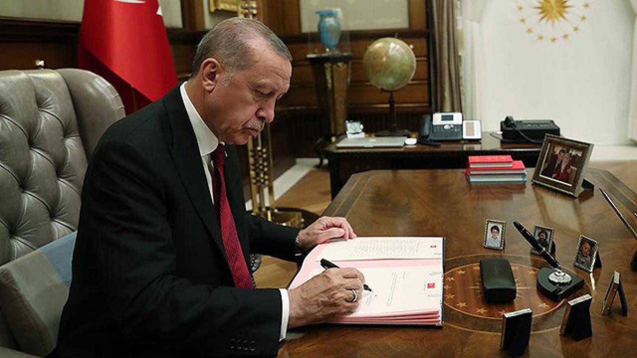 recep-tayyip-erdogan-imza-aa-1503808-1.jpg