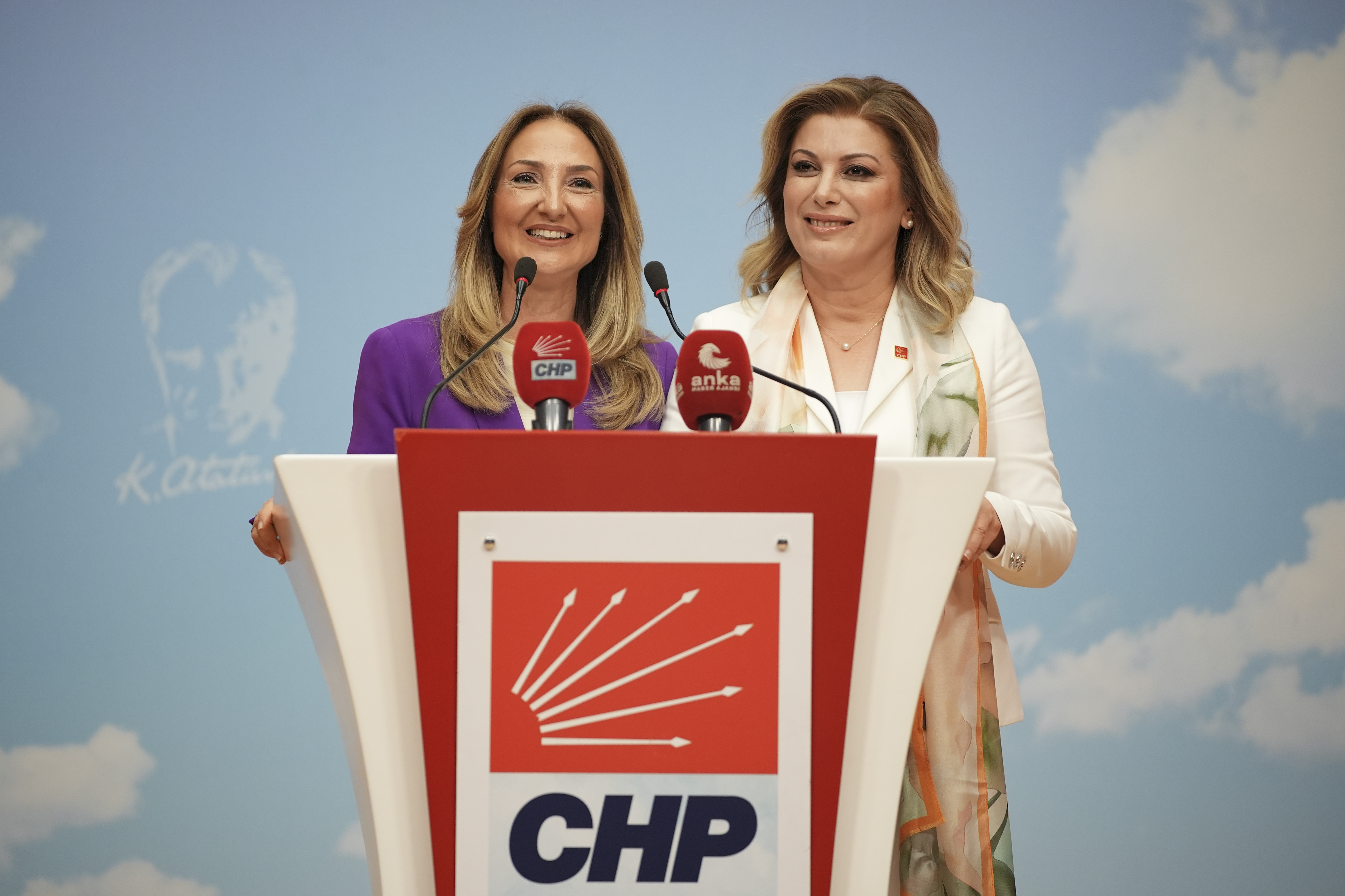 aa-20240808-35350990-35350984-chp-kadin-kollari-genel-baskanliginda-devir-teslim-toreni-yapildi.jpg